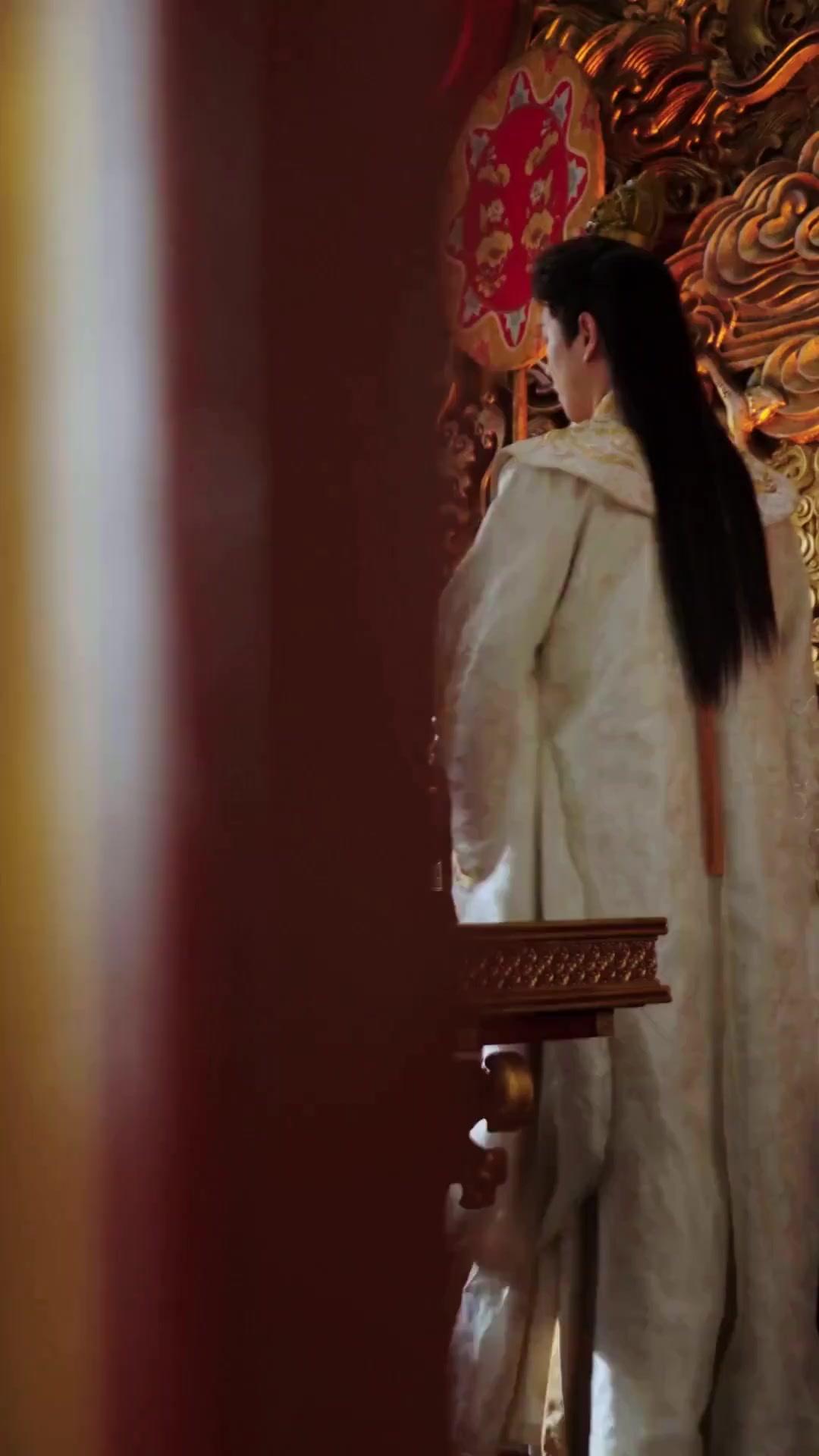 (Dubbed) Bye, Playboy! Hello, Throne!