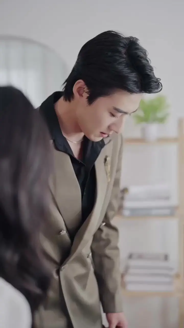 In Love with the Helplessly Romantic CEO Episode 54