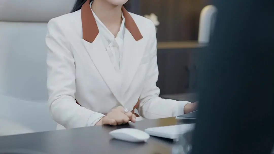 Little Troublemaker Turns Everything to Gold! The Office Intruder Who Rewrote the Power Script