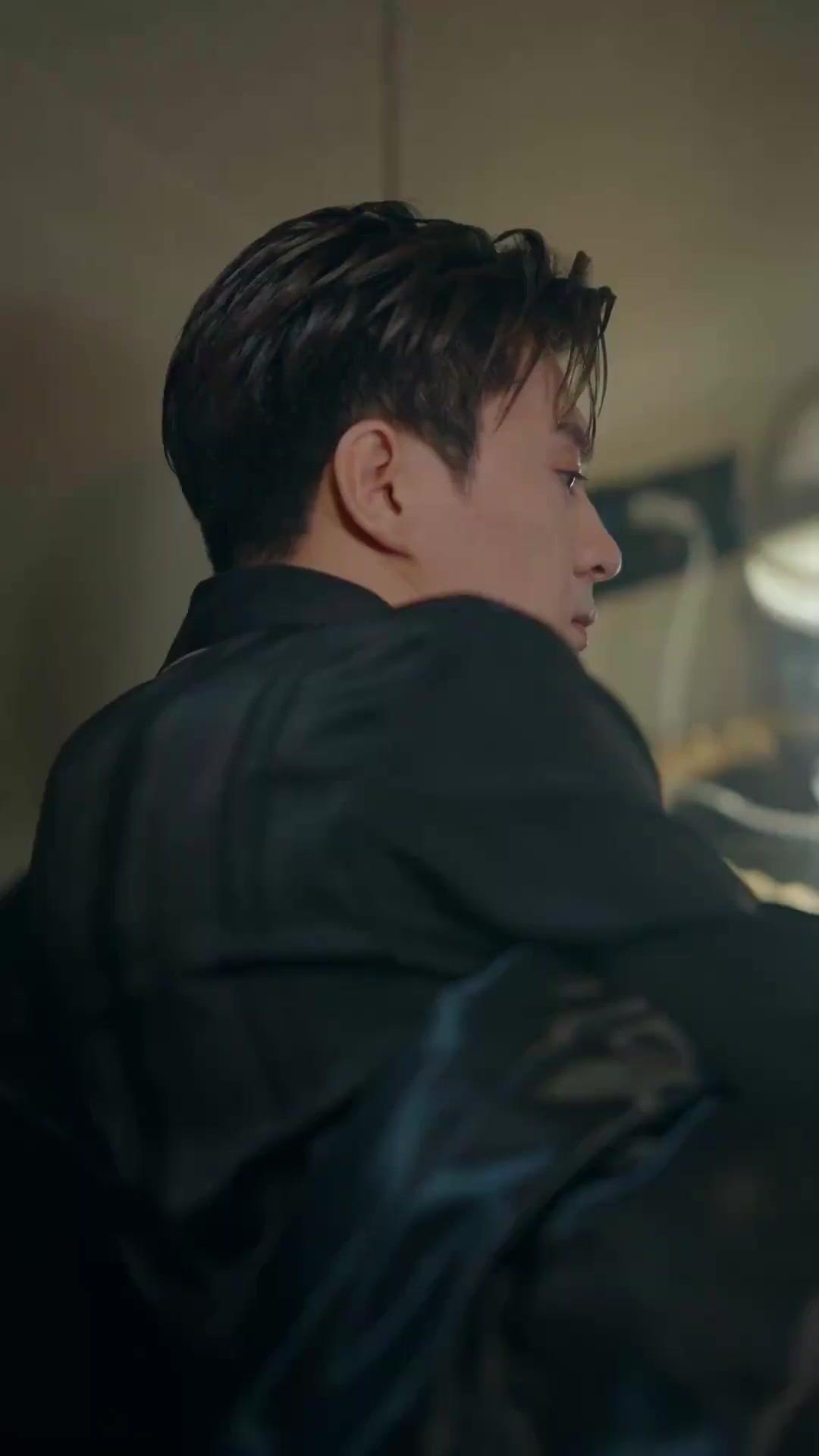 Nép Sau Lưng Anh