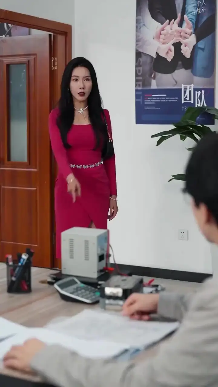 (Dubbed)Her Ex Is a Tech Tycoon Episode 4