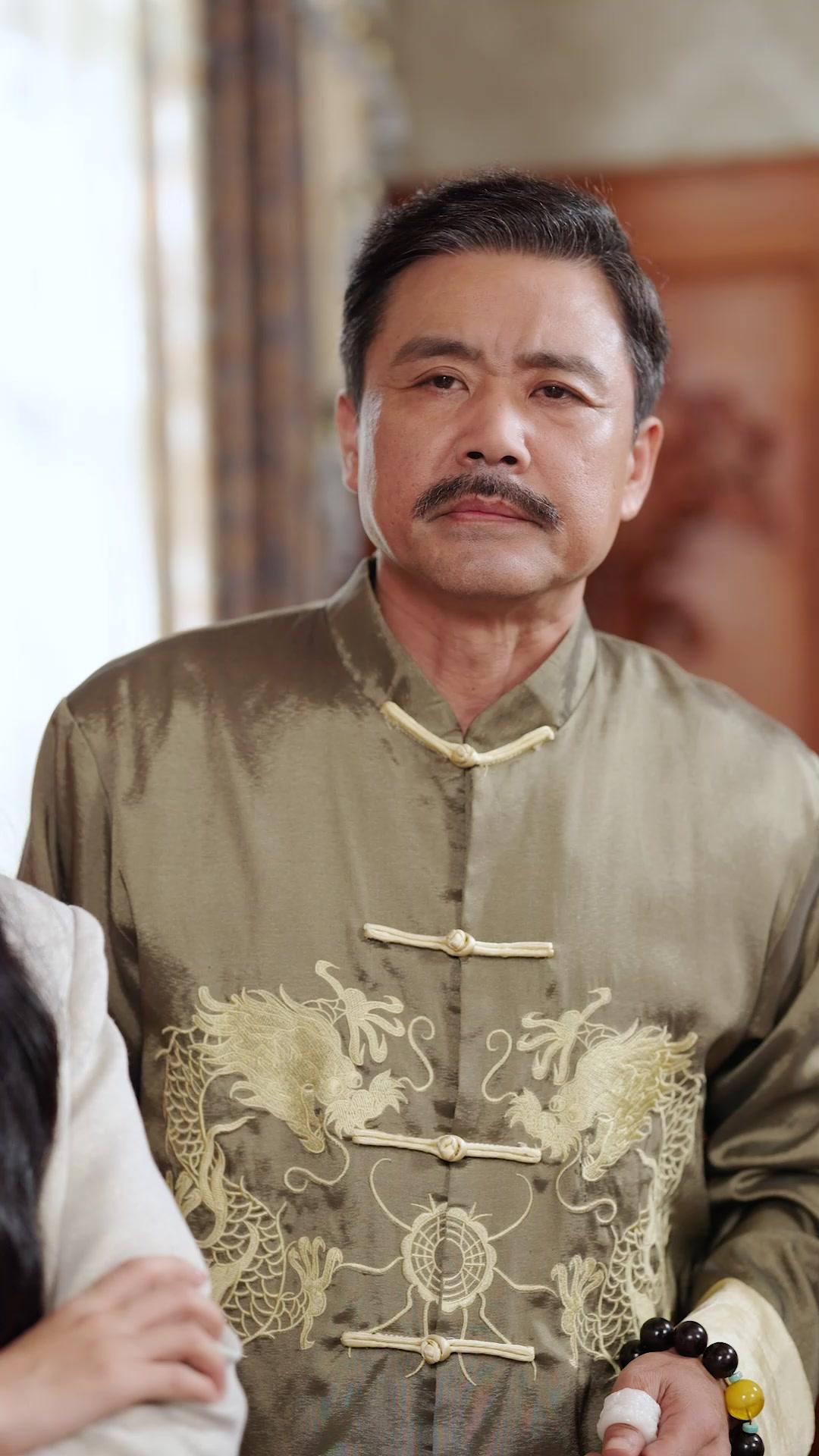 Apa? Tabib itu suamiku?