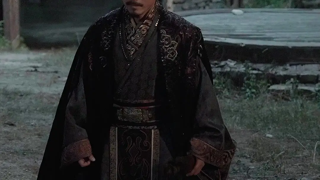 천하를 가르는 검과 붉은 피의 밤, 그가 웃는 순간