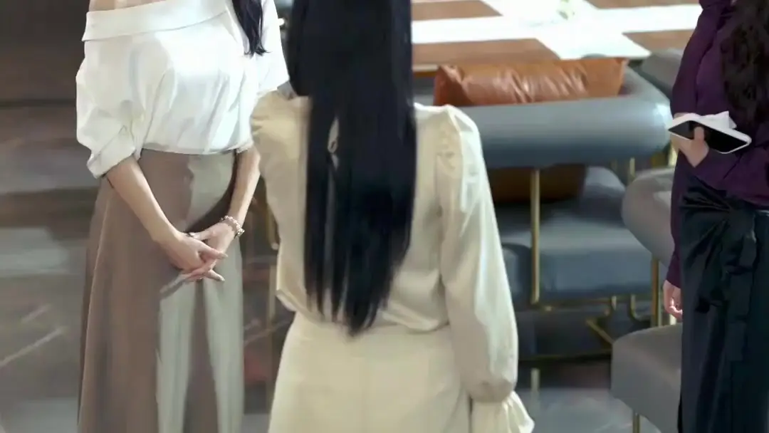 I'm My Boss's Secret Nanny! The Moment the Facade Cracks