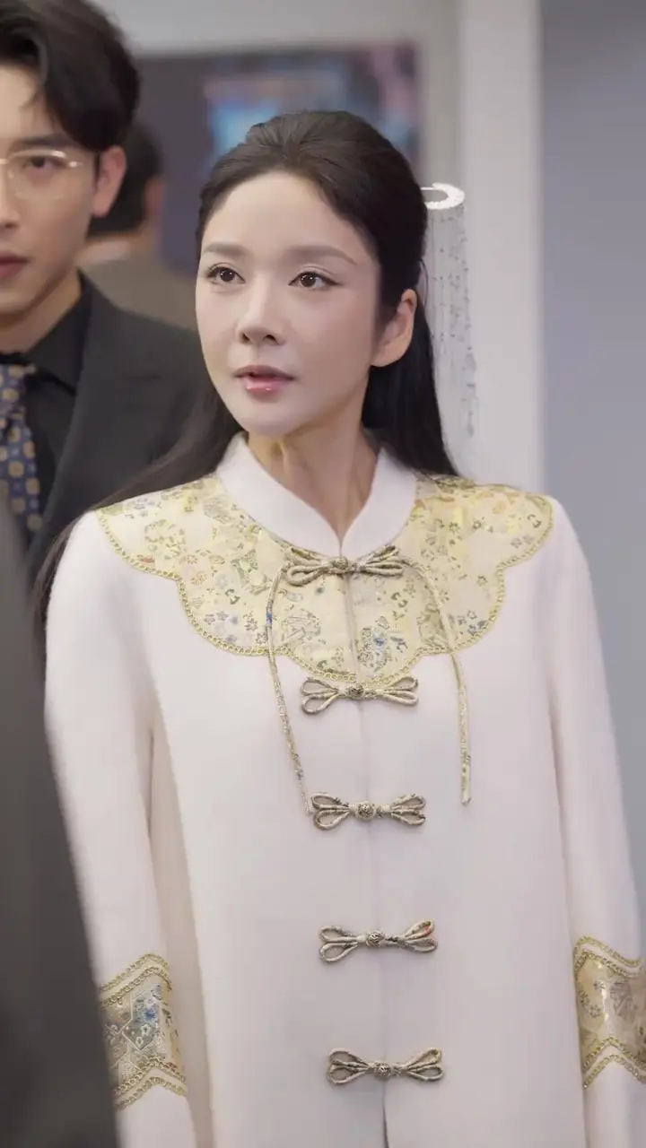 Heiress Returned. Kneel or Fall! Episode 15