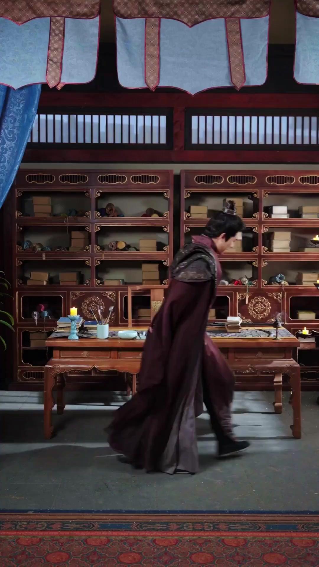 (Dubbed) Bye, Playboy! Hello, Throne!