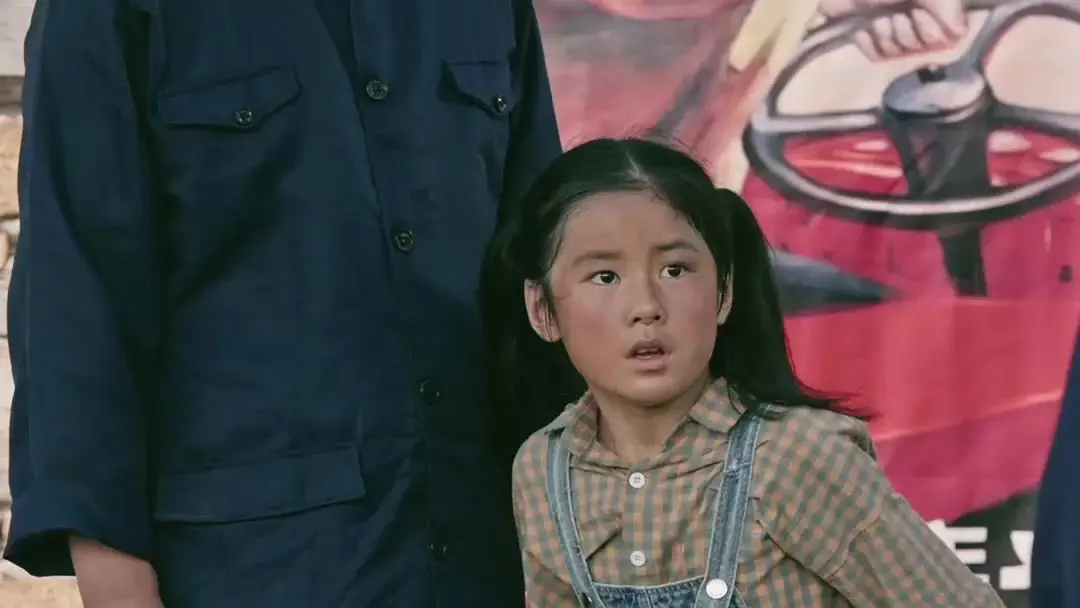 A Garota dos Overalls e o Contrato que Mudou Tudo