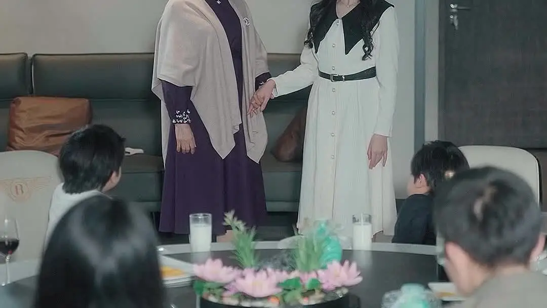 쌍둥이가 선사한 두 번째 사랑: 반전의 순간, 테이블 위에서 피어난 진실