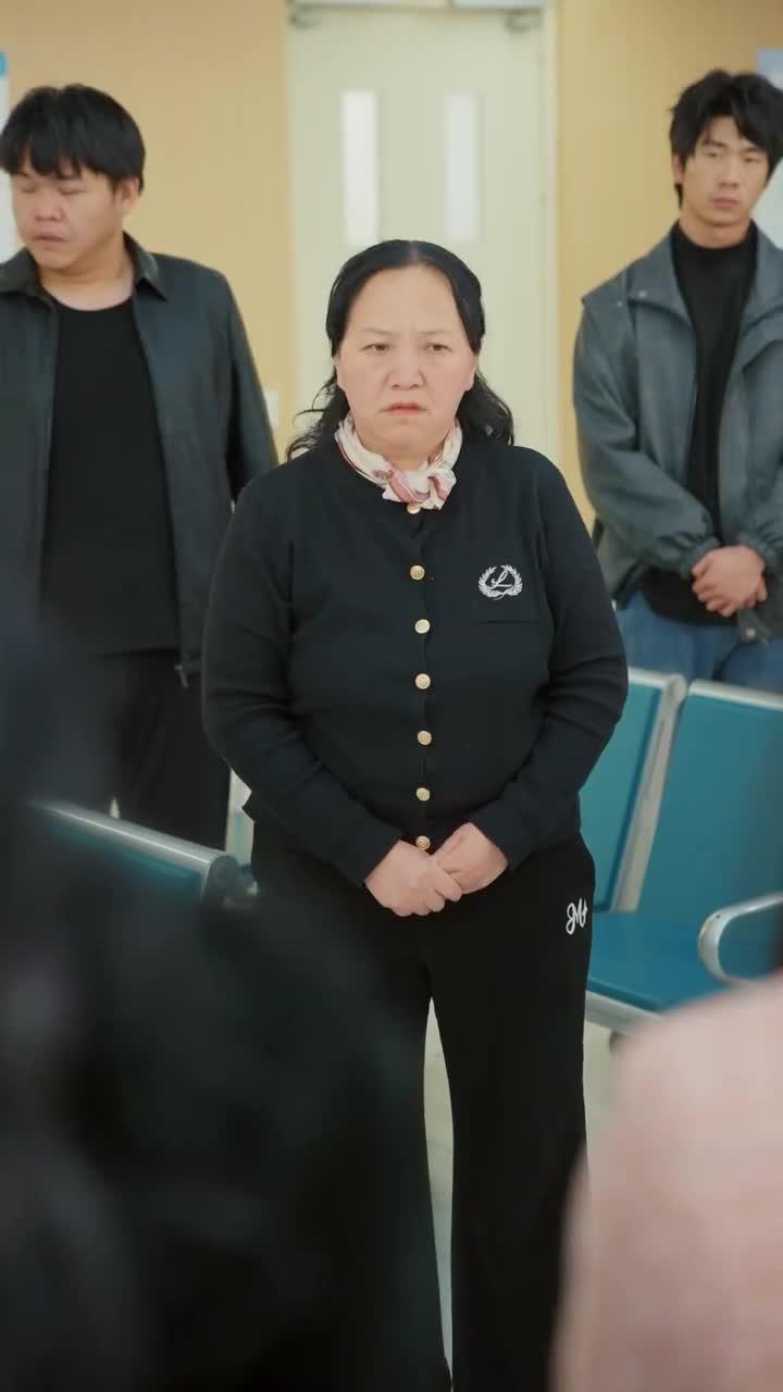 (Dublagem) Rica e Desprezada