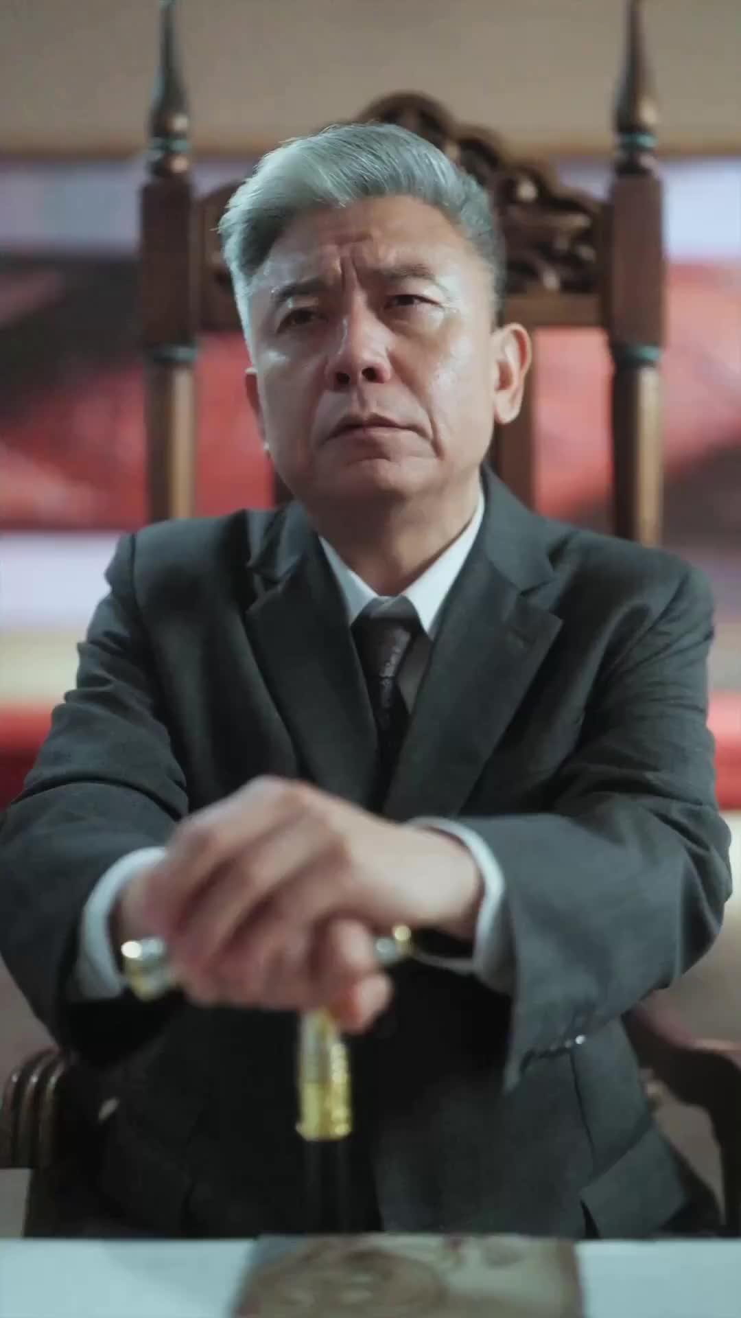(Doblado) No soy héroe, soy tu asesino