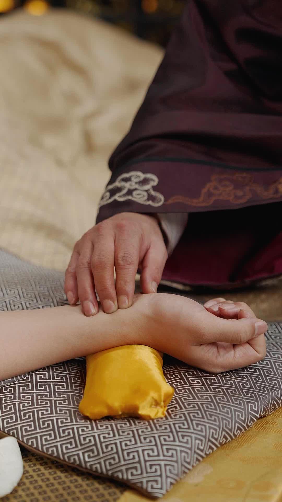 Lumi: Sang Tabib Wanita Pertama
