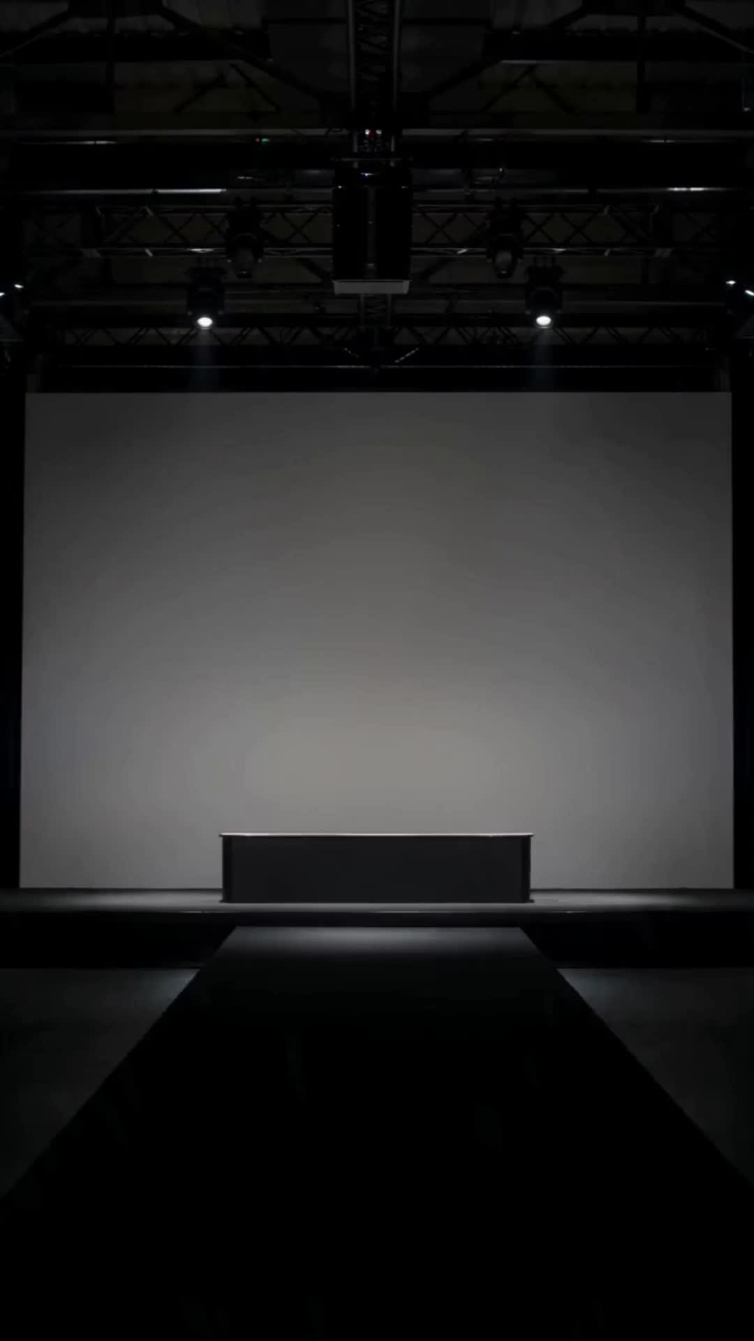 SOUS LES PROJECTEURS