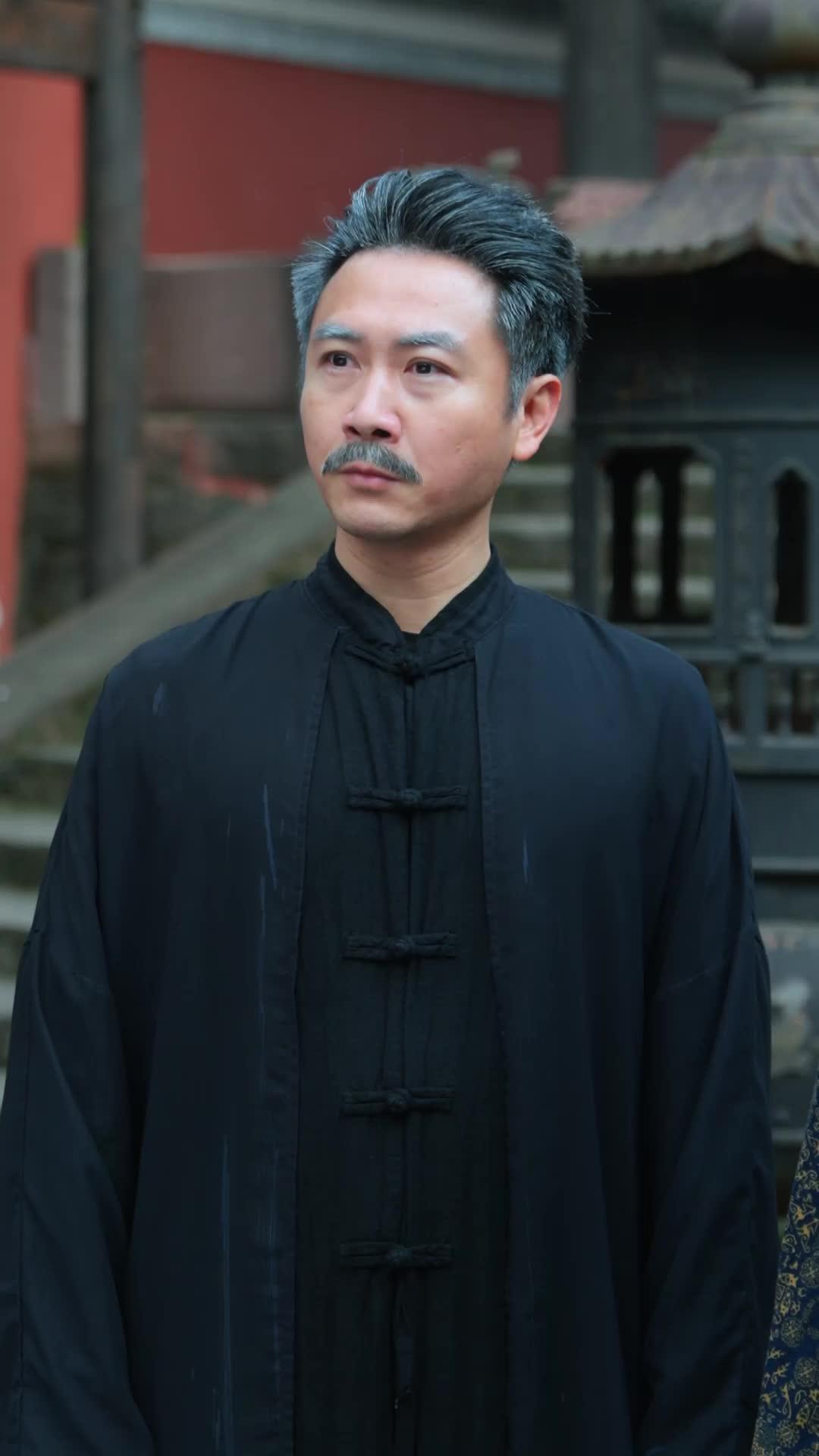 Jagoan Bersembunyi di Desa