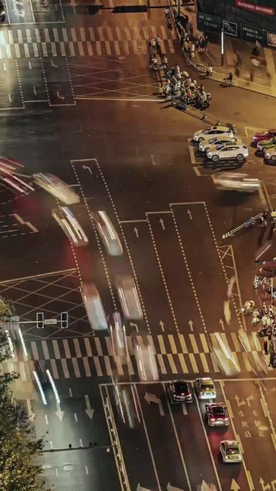 (Doblado) Atrapada en su mirada