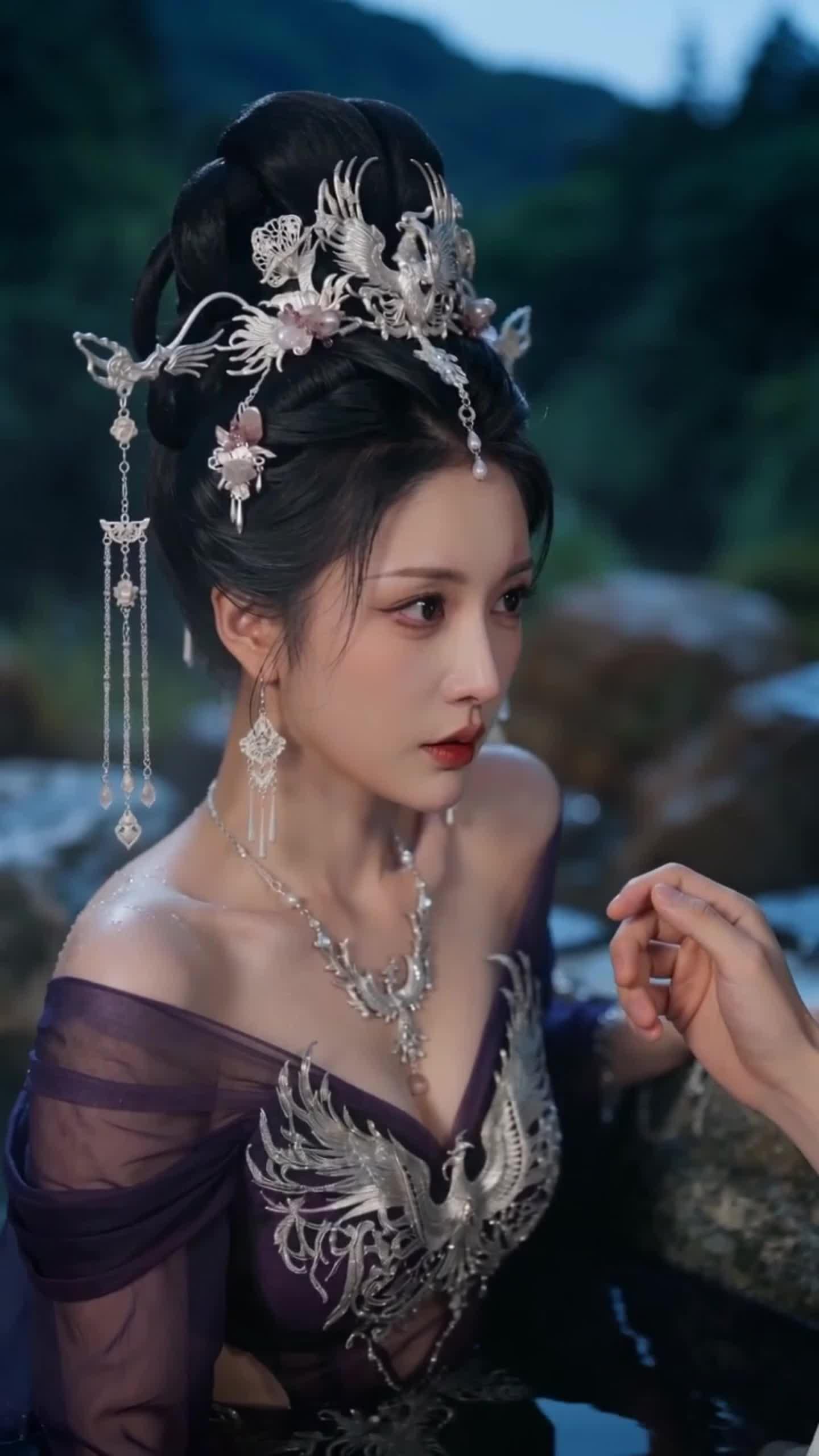 Dewi Cantik Berebut Mencintaiku