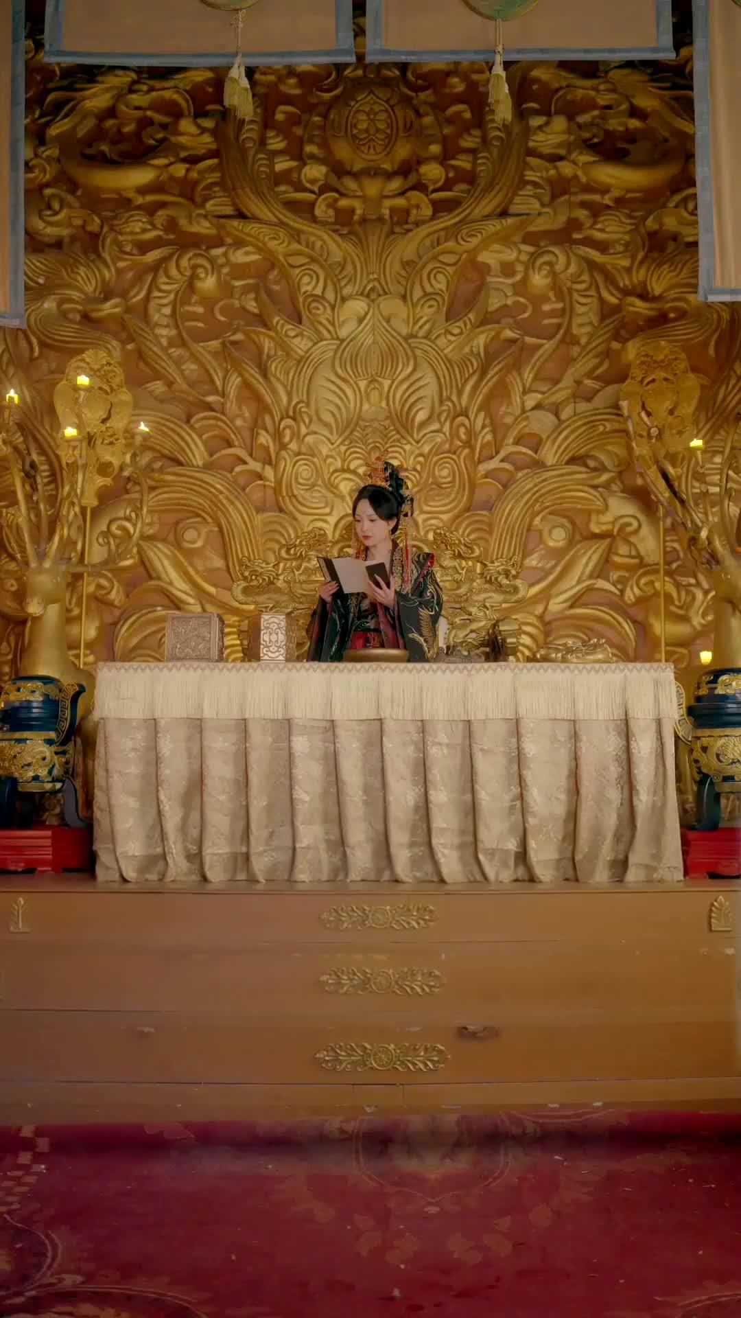 Hari Penobatan Sang Ratu