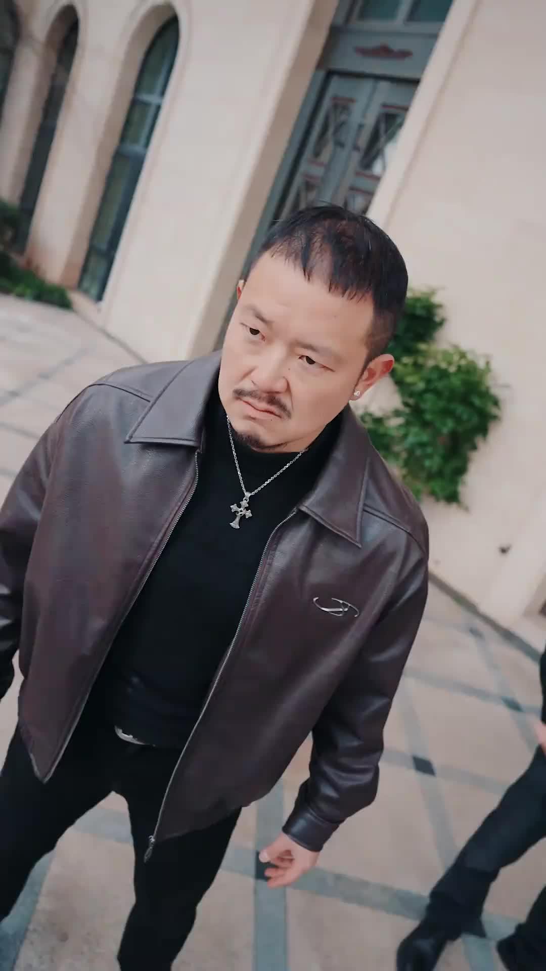 El tonto despreciado ahora es invencible