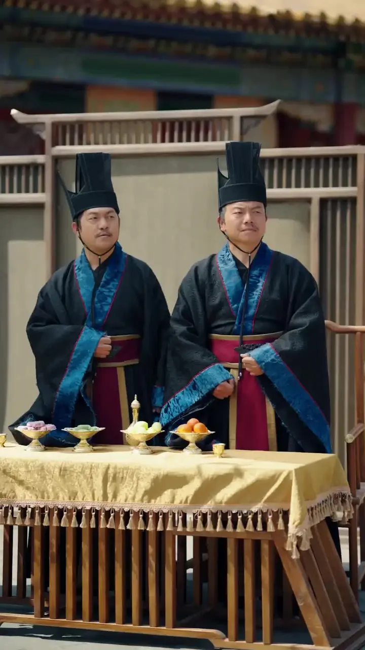 (Dubbed) Your Majesty, Fire Me Already! Episode 42