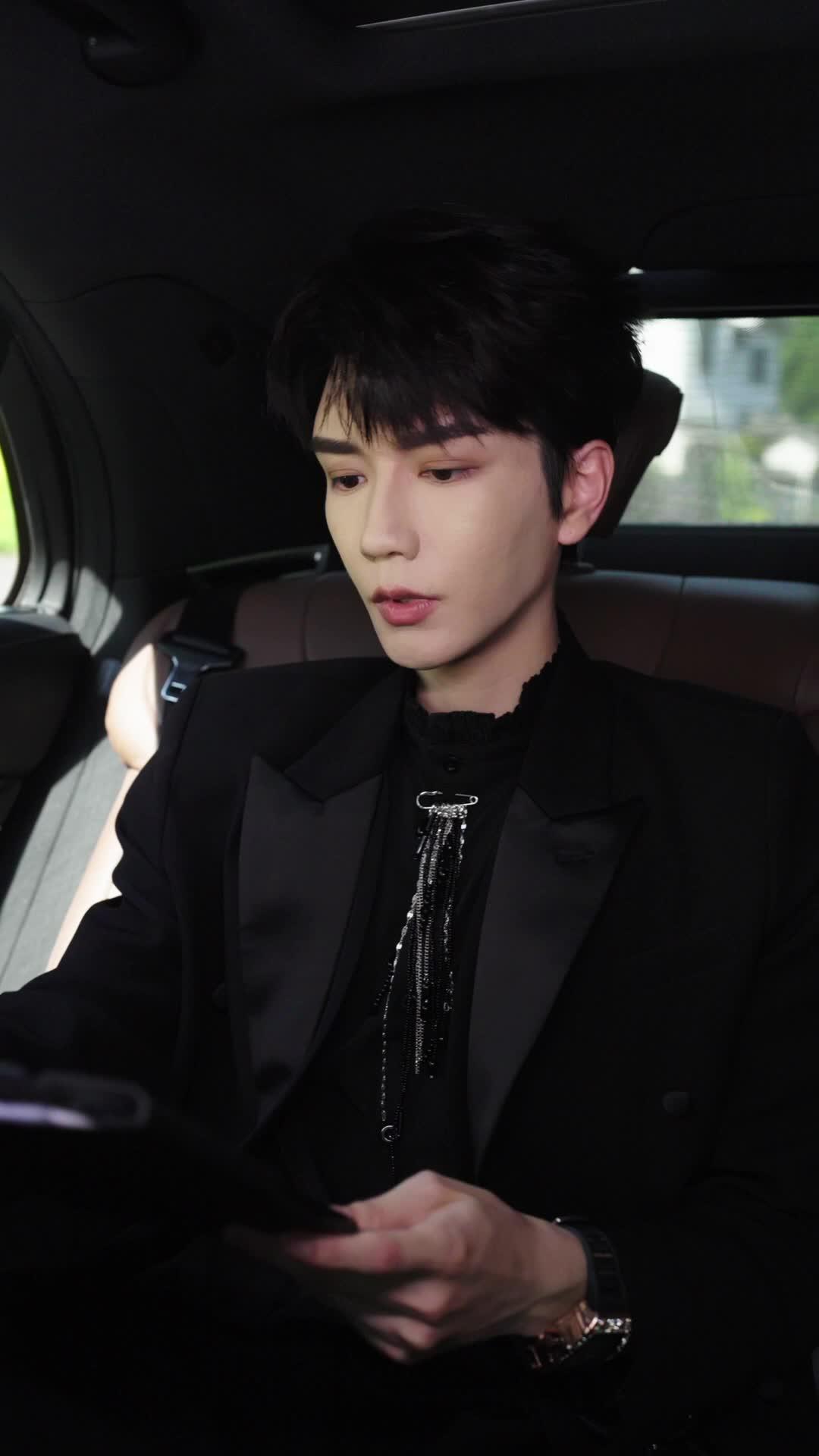 Married To The Blind Billionaire