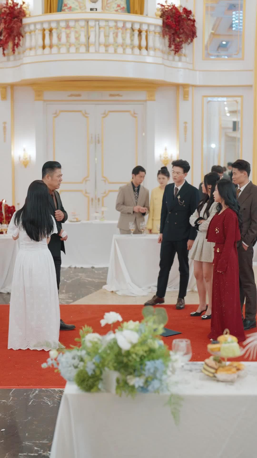 Dumped in Public, Back as an Heiress