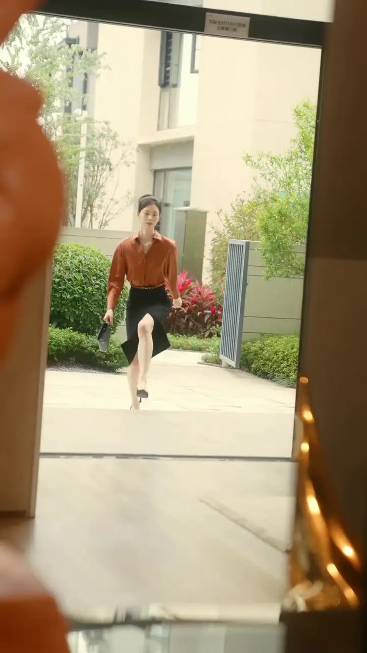 (Dubbed) Her Boss, His Rival, Their Baby Episode 14