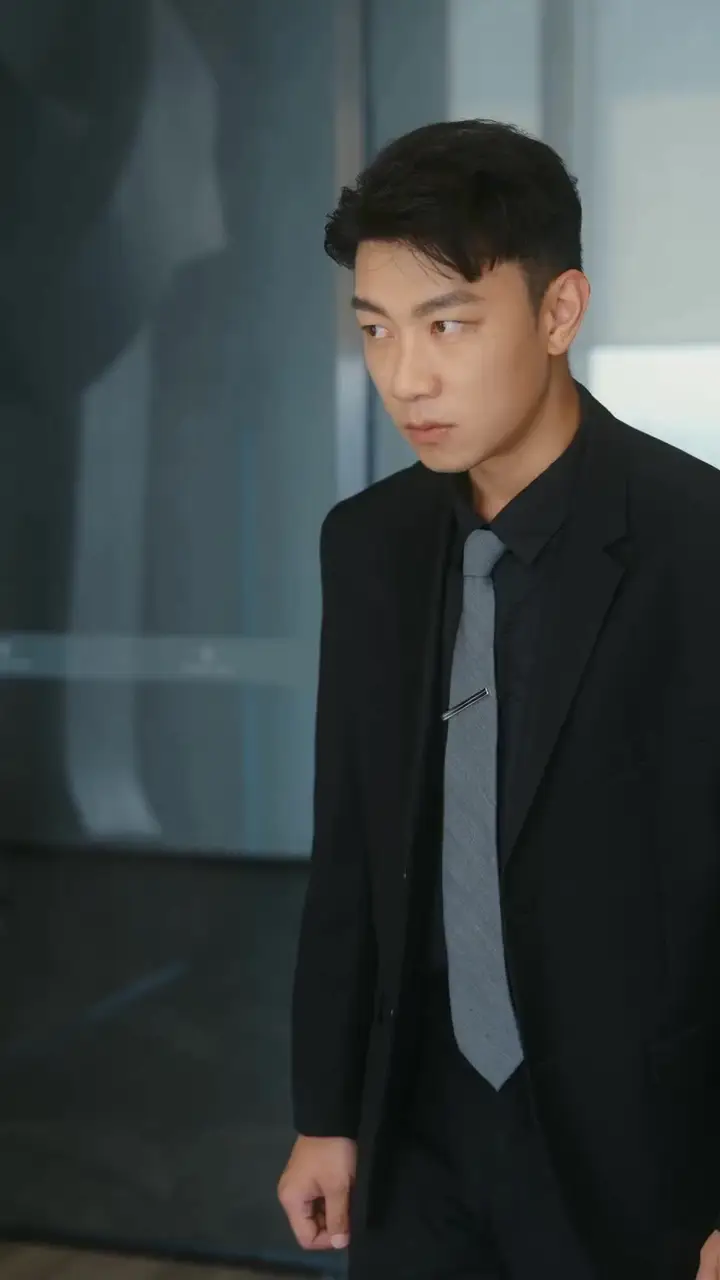 (Dubbed) Her Boss, His Rival, Their Baby Episode 83