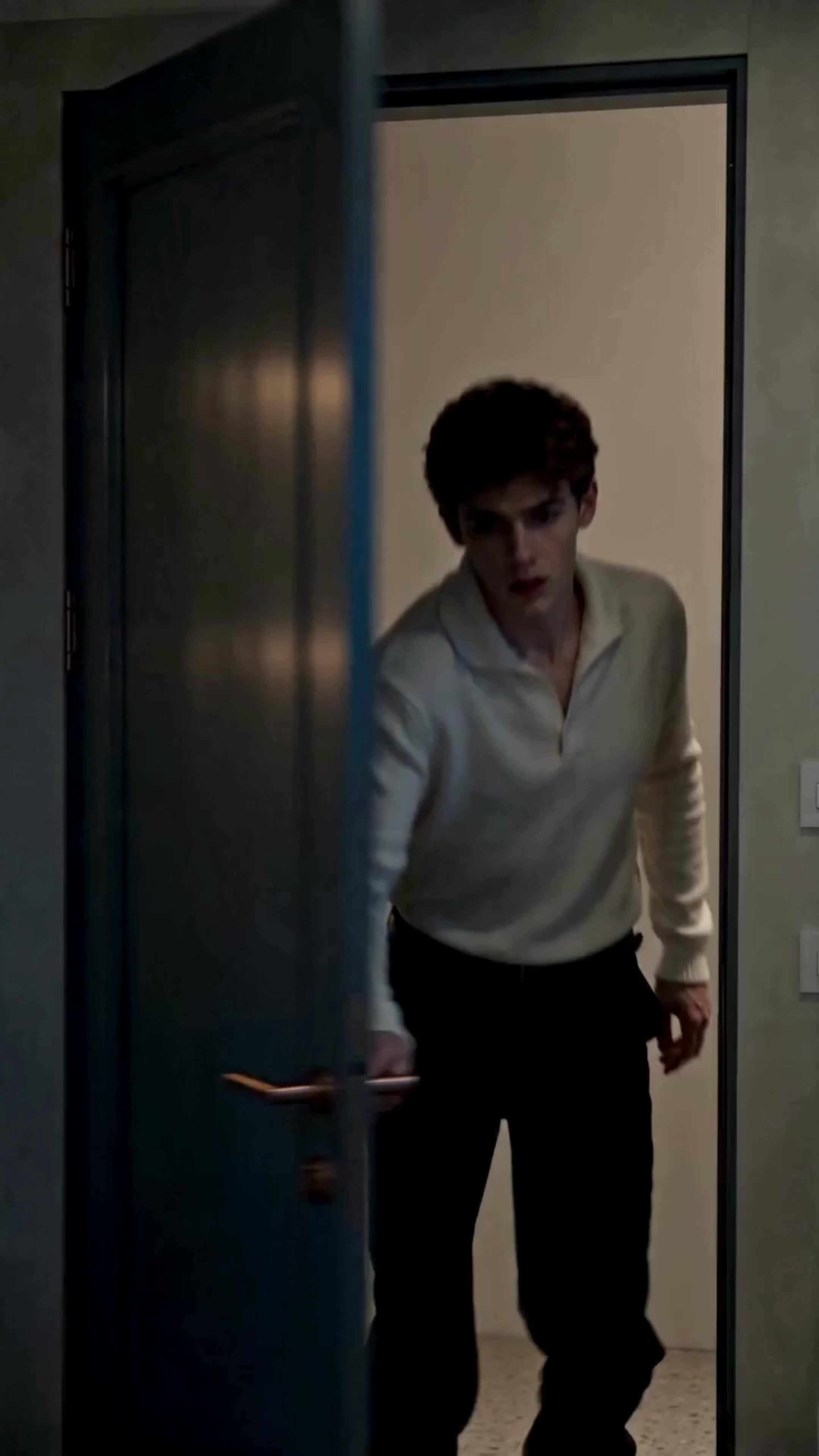 Escape from my vampire fiancé