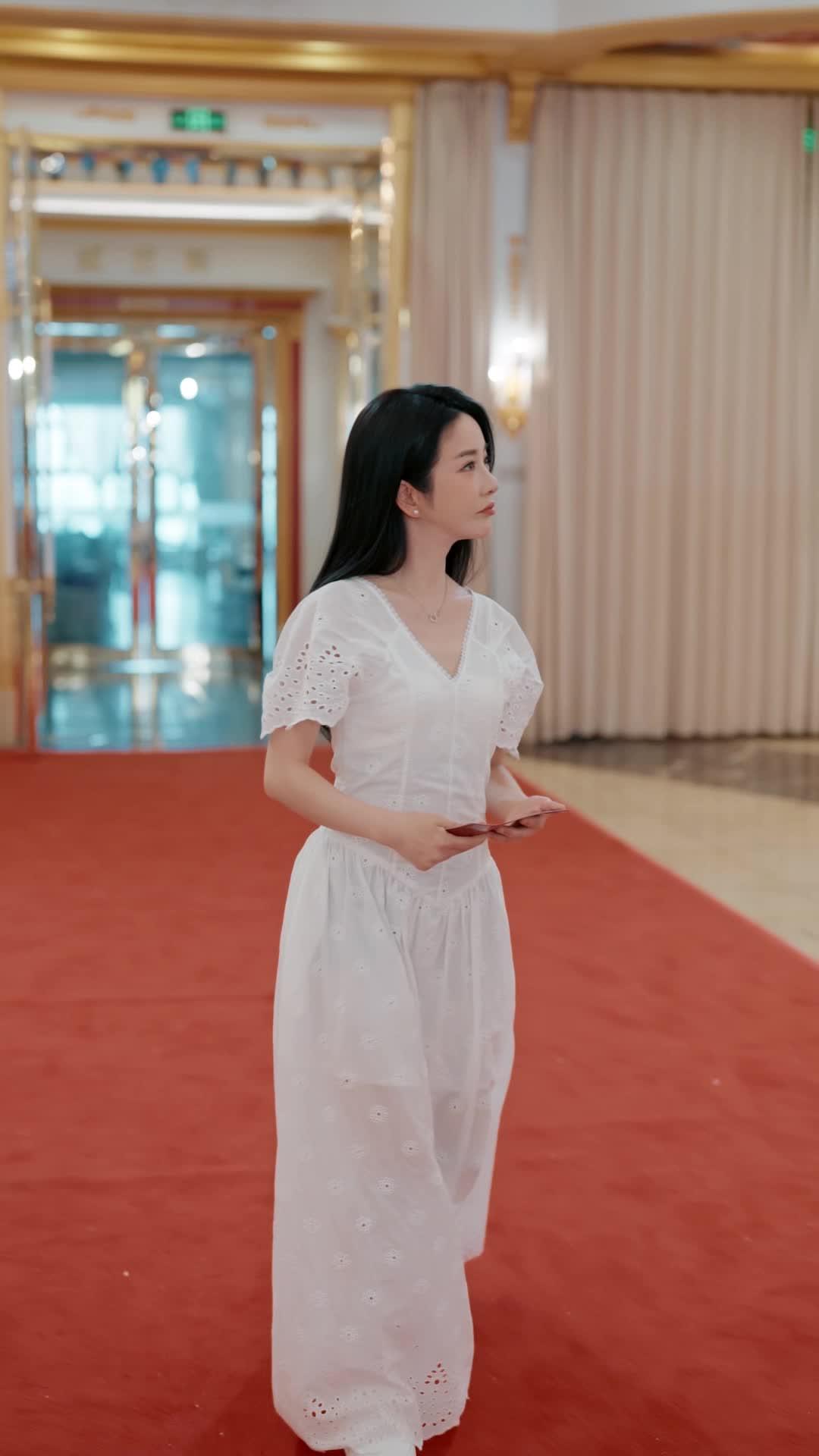 Dumped in Public, Back as an Heiress