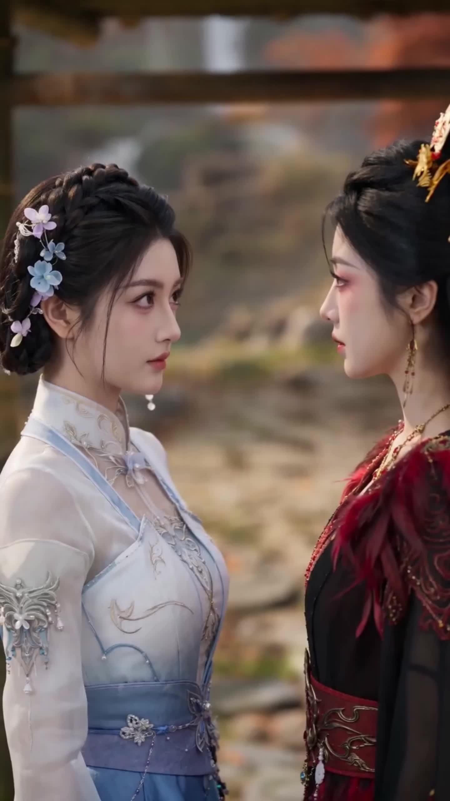 Dewi Cantik Berebut Mencintaiku