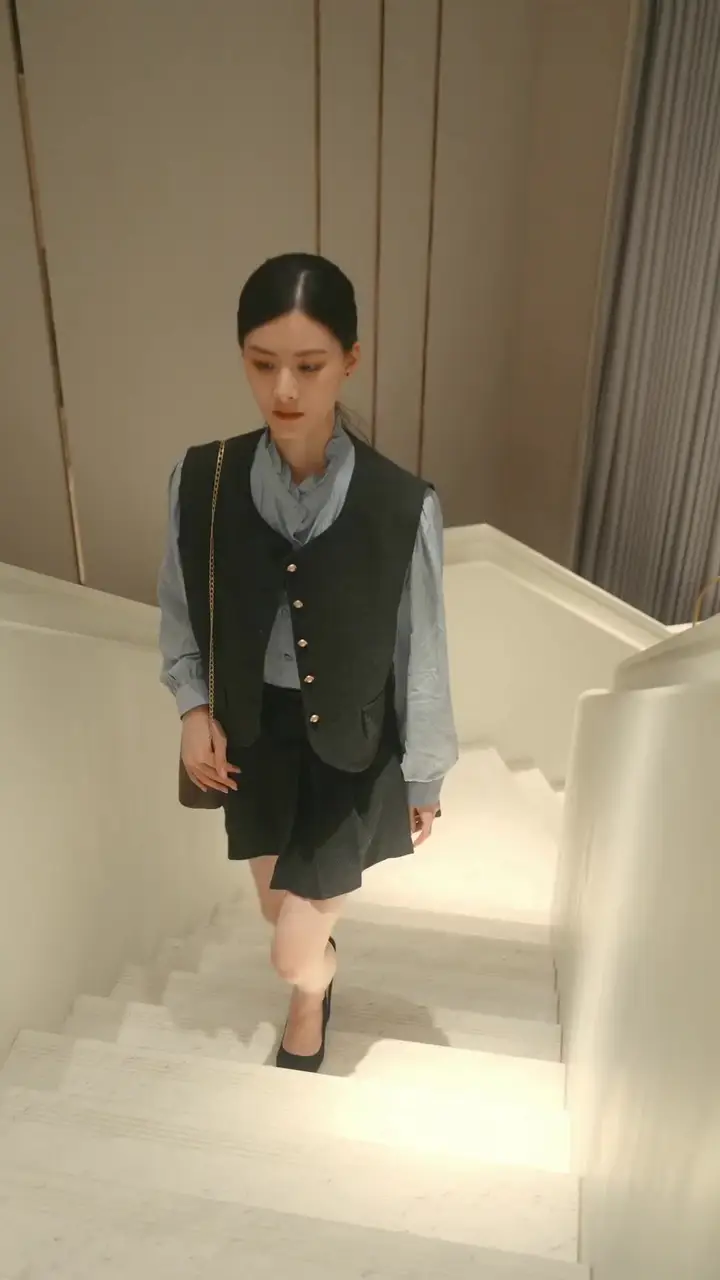 (Dubbed) Her Boss, His Rival, Their Baby Episode 2