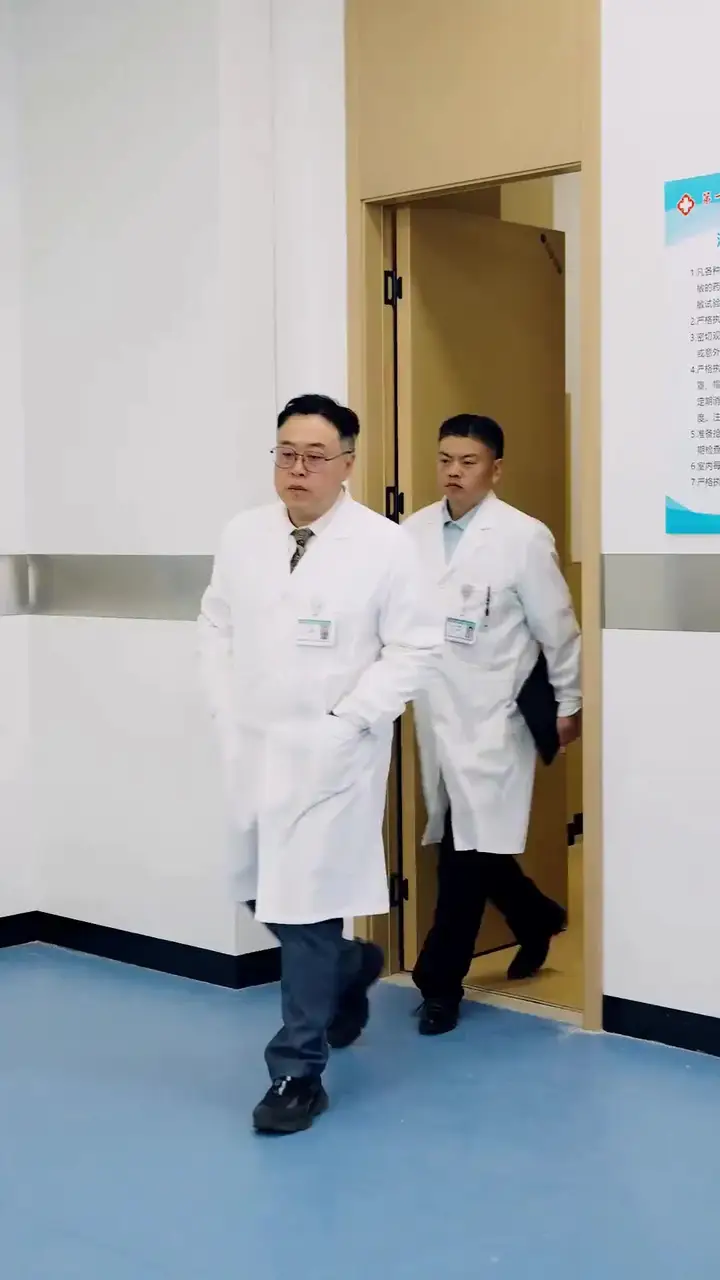 (Dubbed) Wow! He Is a Brilliant Surgeon Episode 46