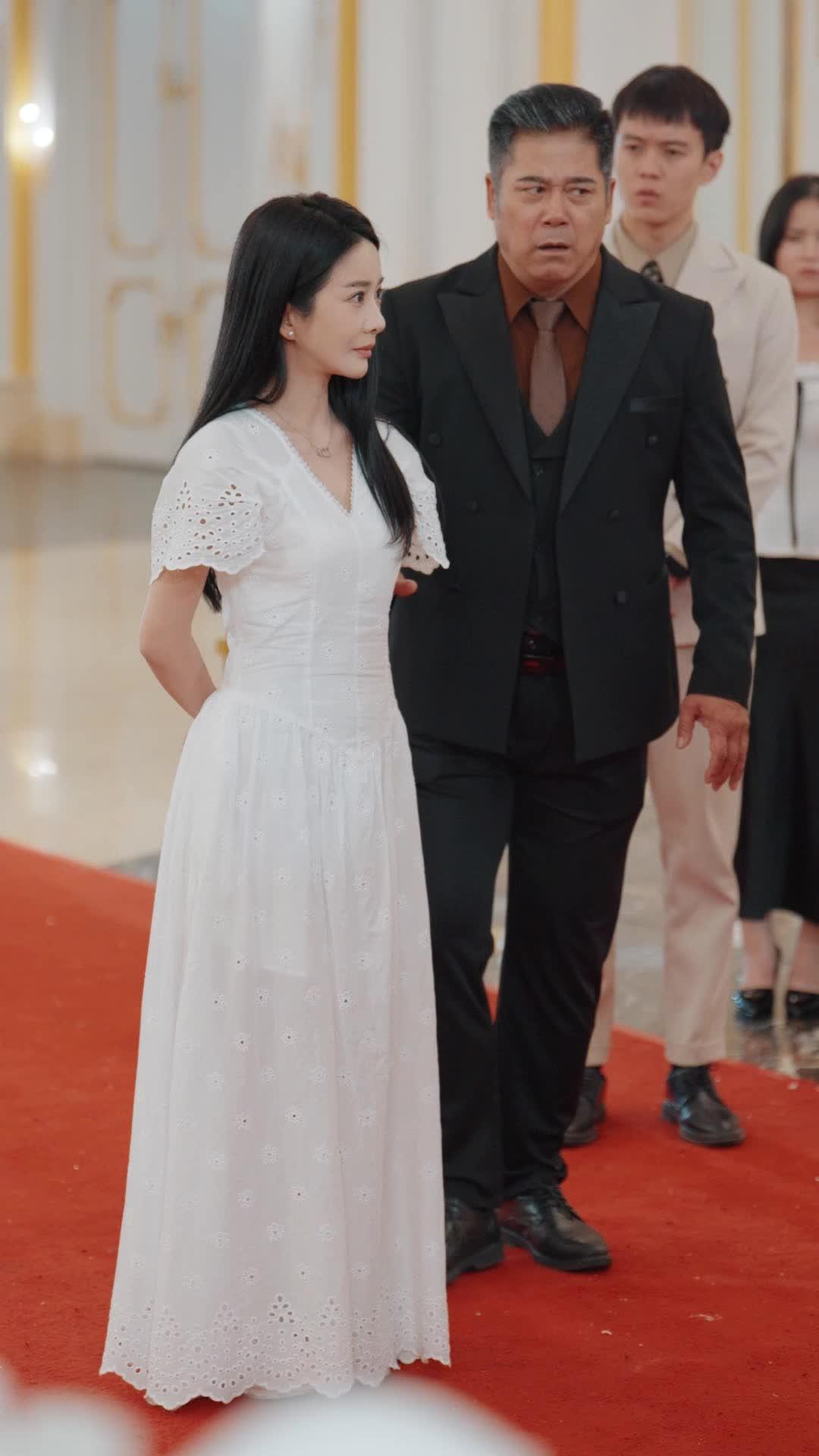 Dumped in Public, Back as an Heiress