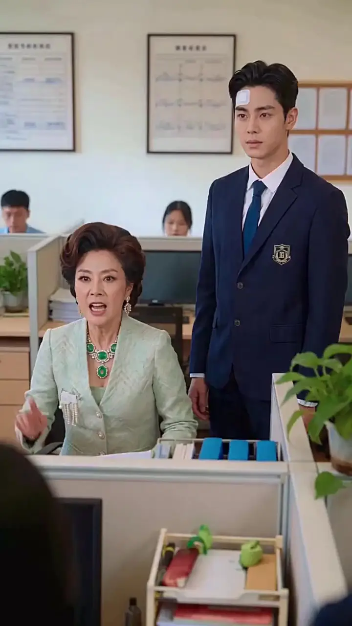 （Dubbed）The Crime Boss Who Wants Straight A's Episode 8