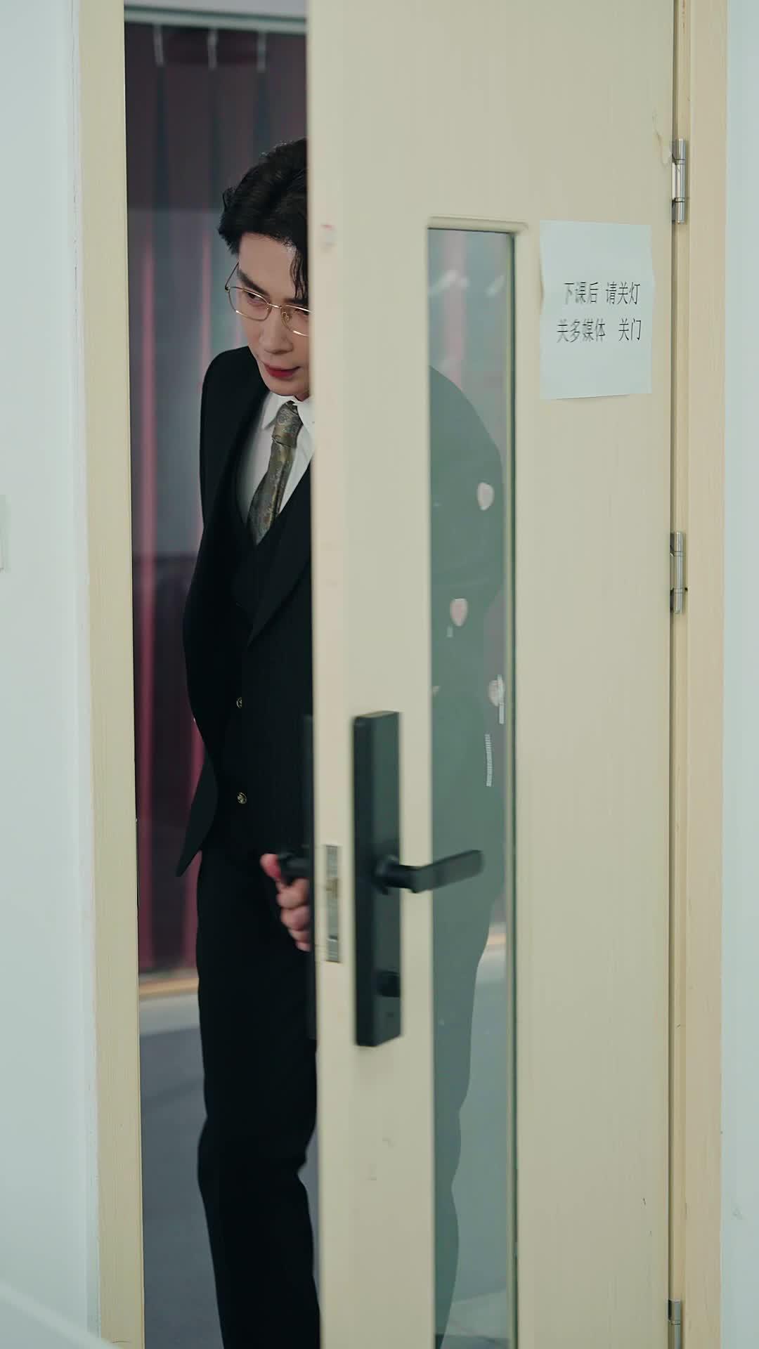 Oops Baby, Hello Boss