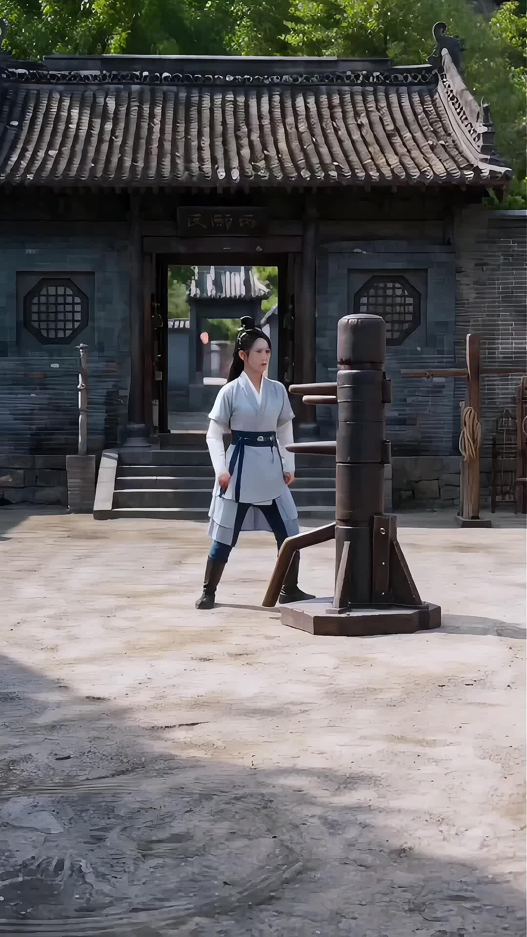 My Weak Master Is a Hidden Sword Saint!