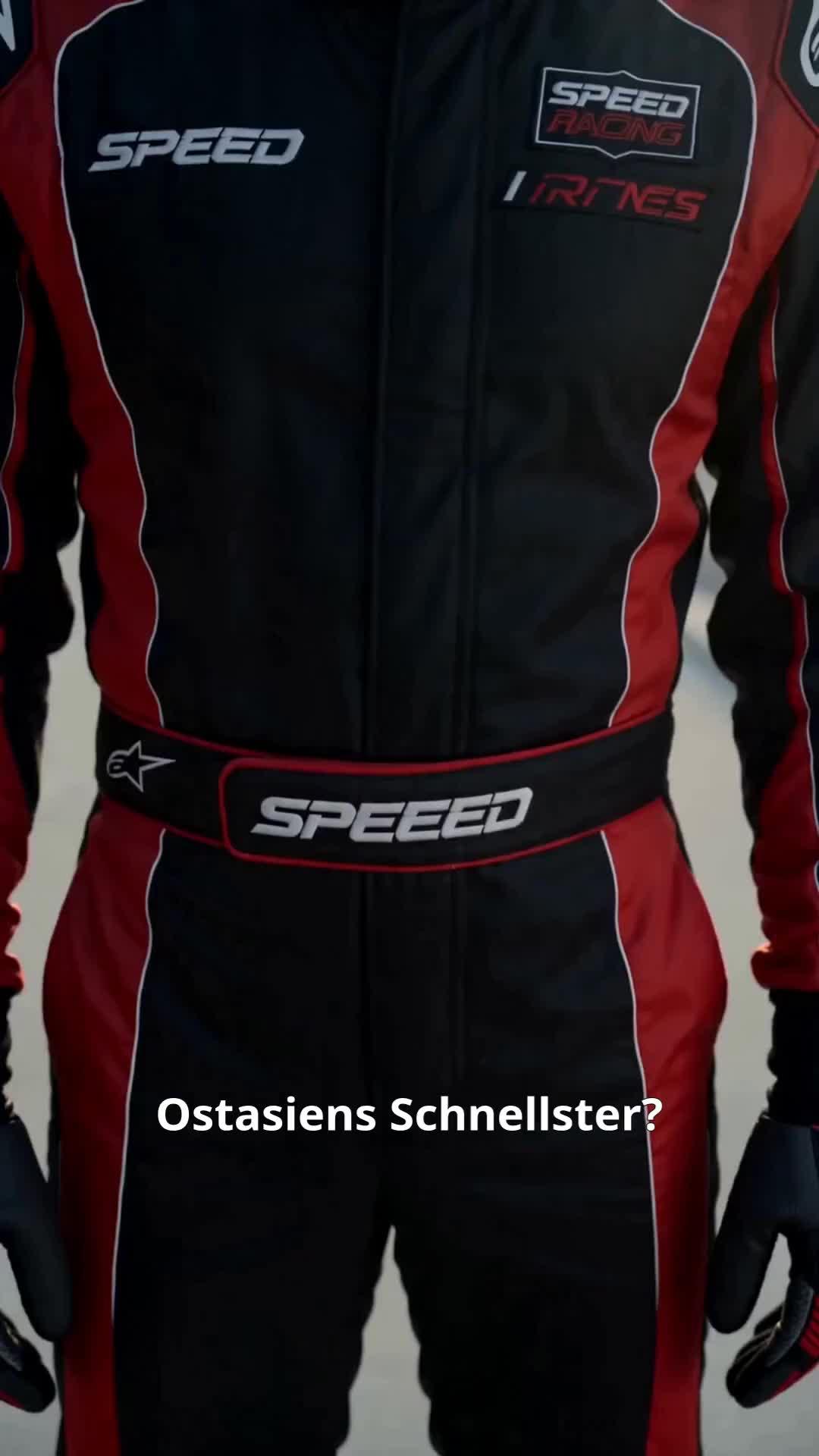 (Synchro) Das Mädchen am Lenkrad