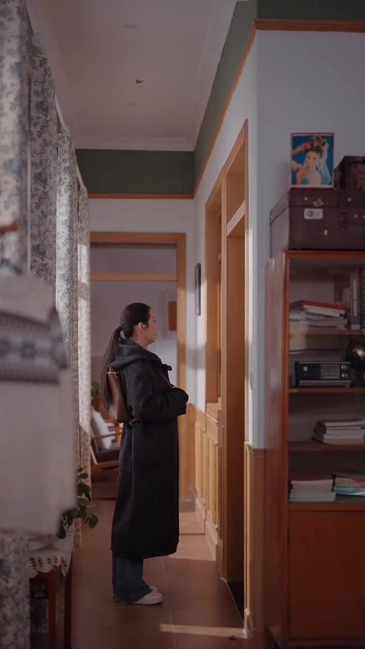Os Espinhos Dele, As Faíscas Dela