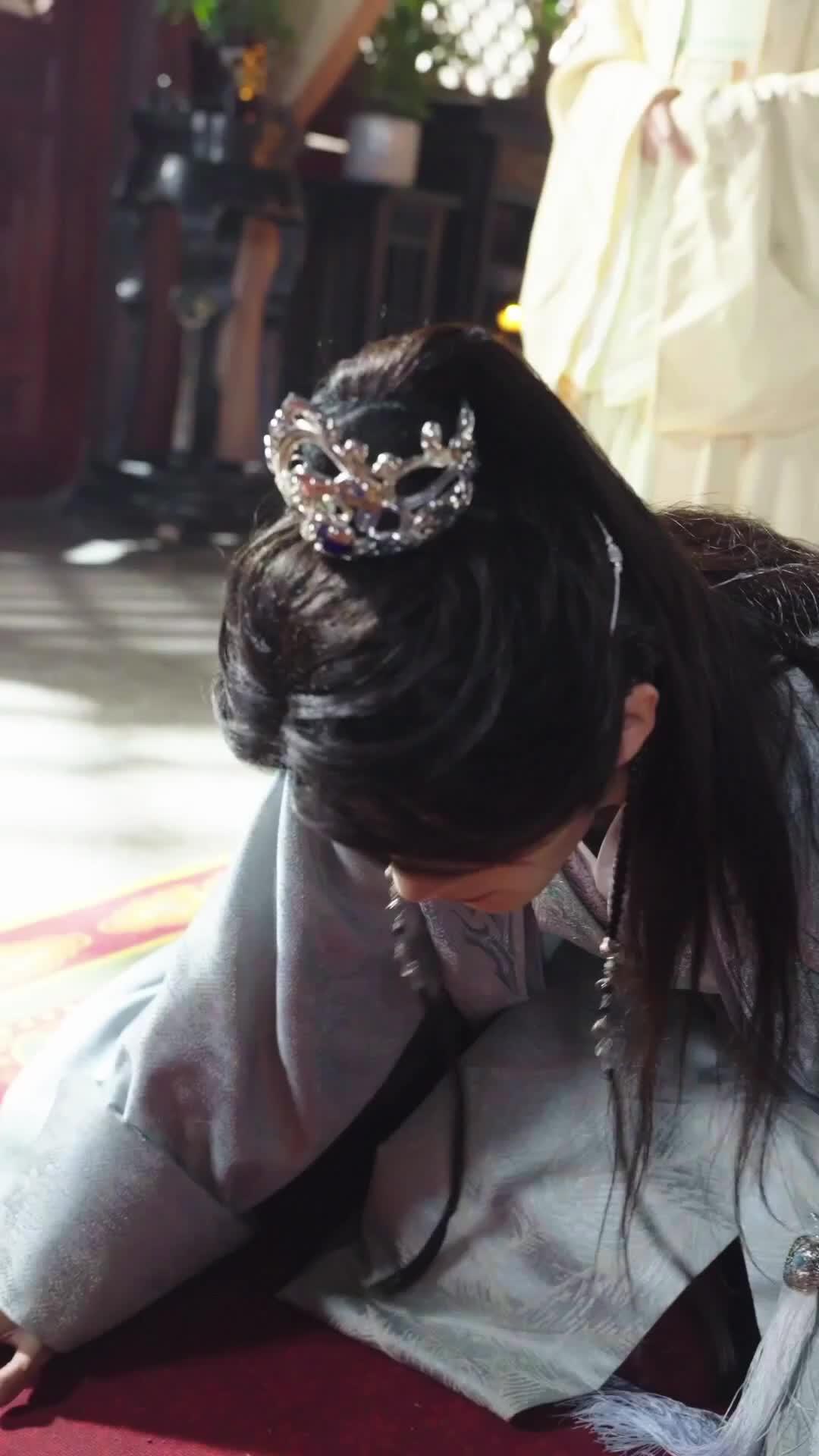 LE PRINCE SE SOUMET