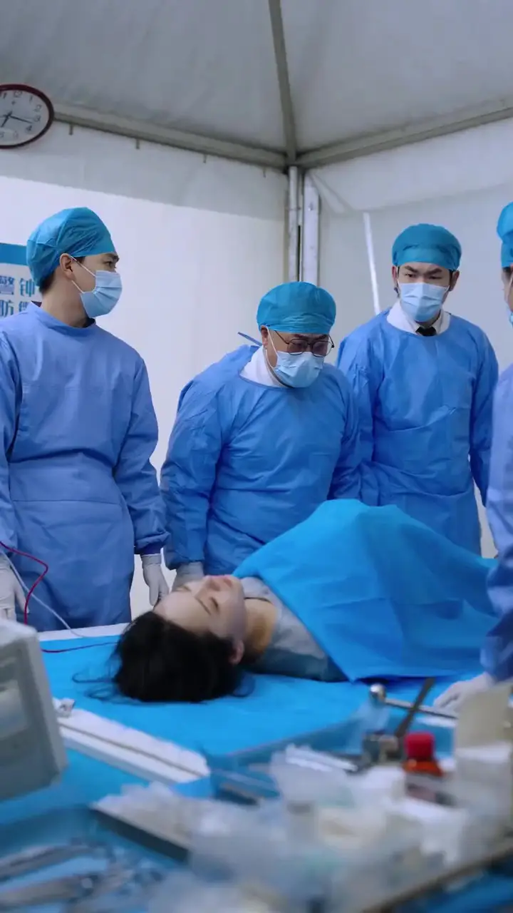 (Dubbed) Wow! He Is a Brilliant Surgeon Episode 24
