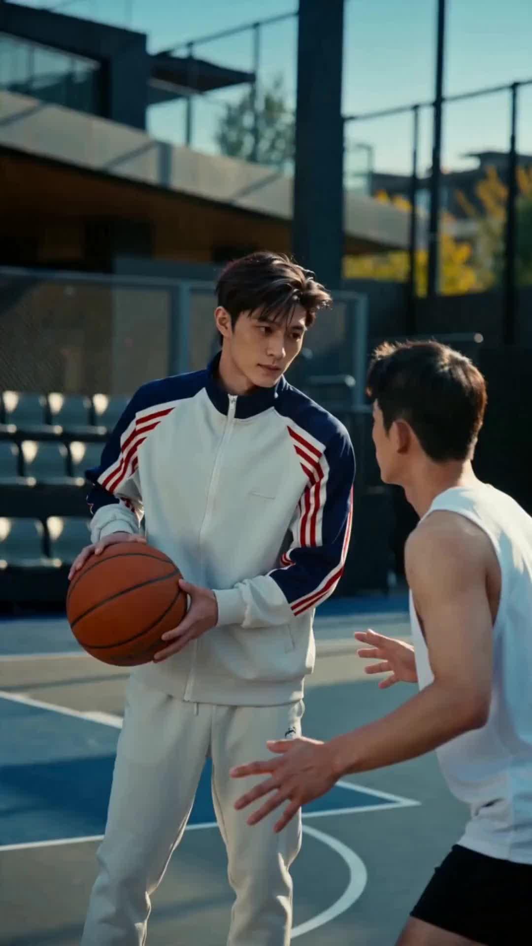 (Sulih suara) Dewa Basket Si Pendek