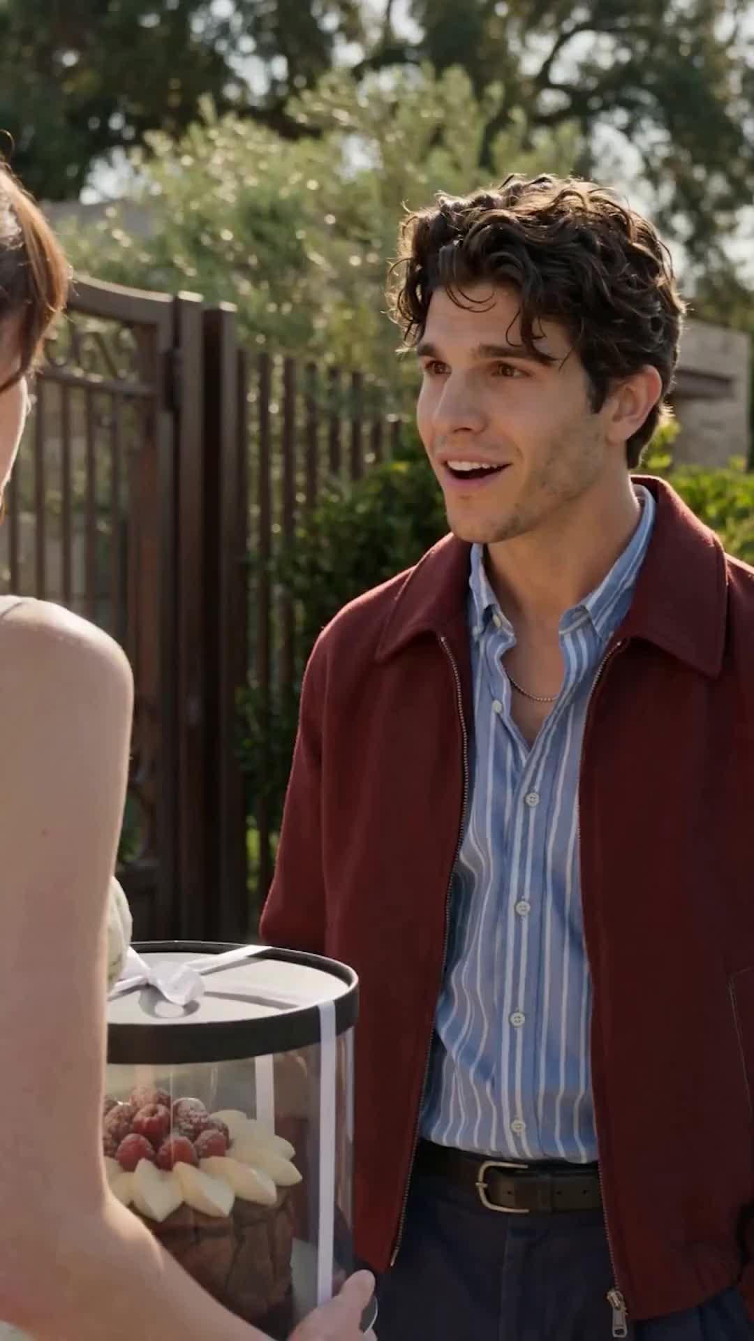 (Doblado) Mi nuevo novio no es humano