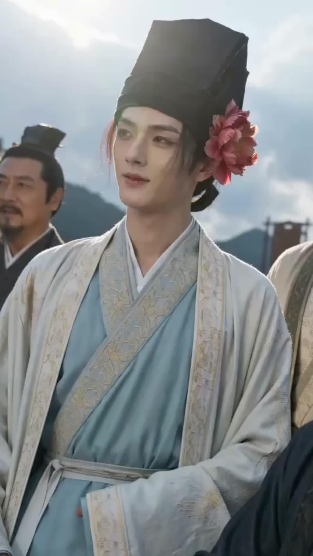 Flower Adornment, Hidden Blade