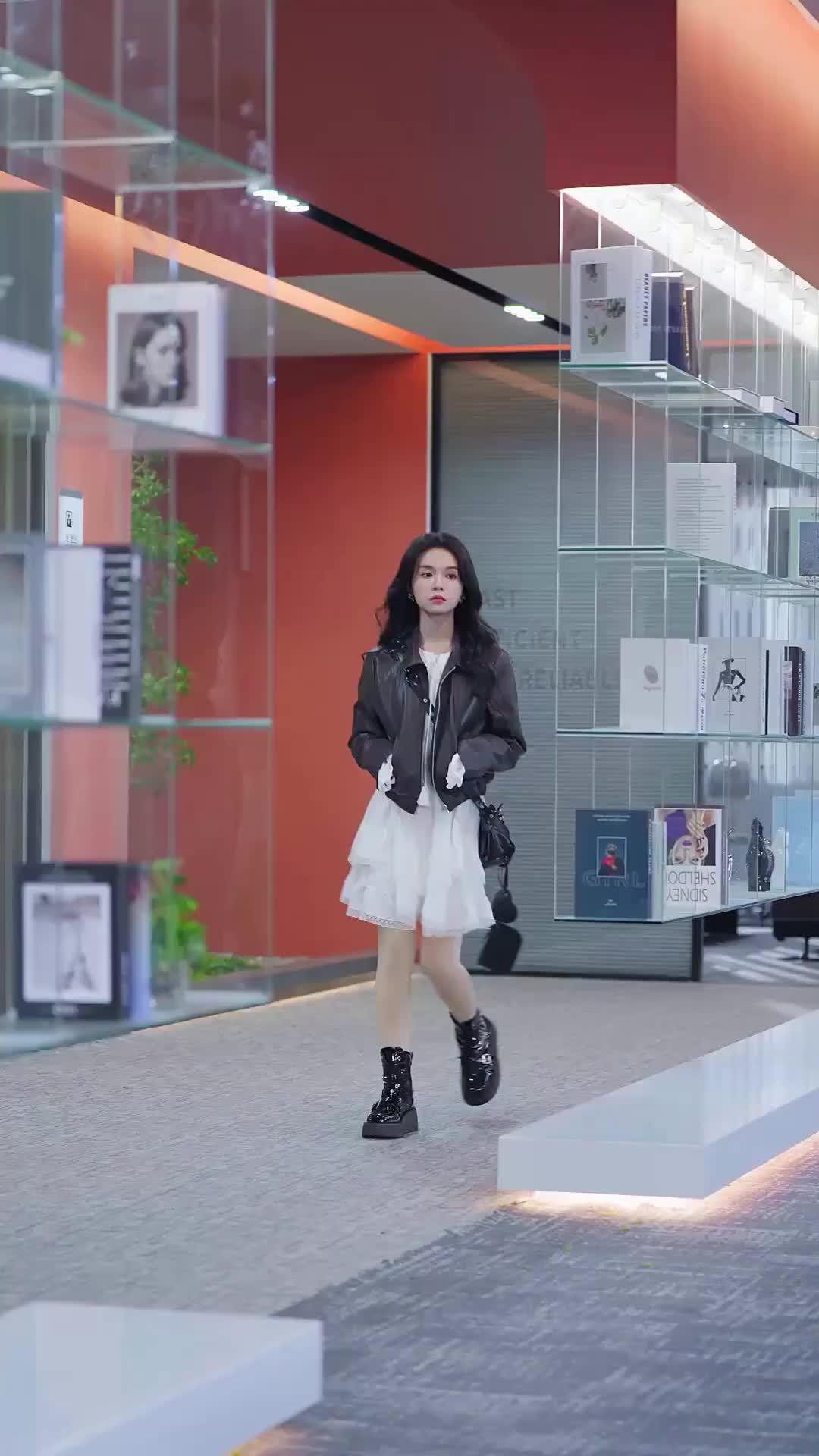 (Dubbed) Waiting for Her Return