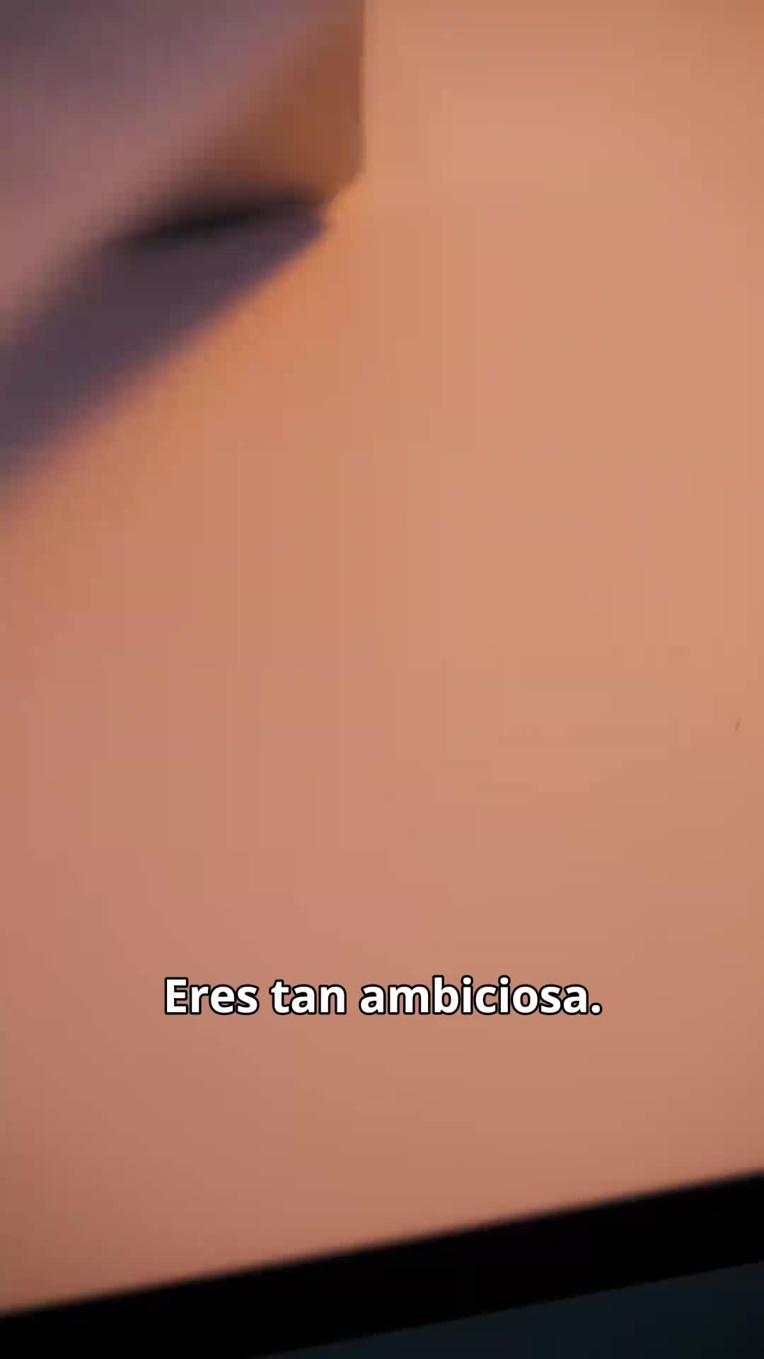 (Doblado) Secretaria de día, enamorada de noche