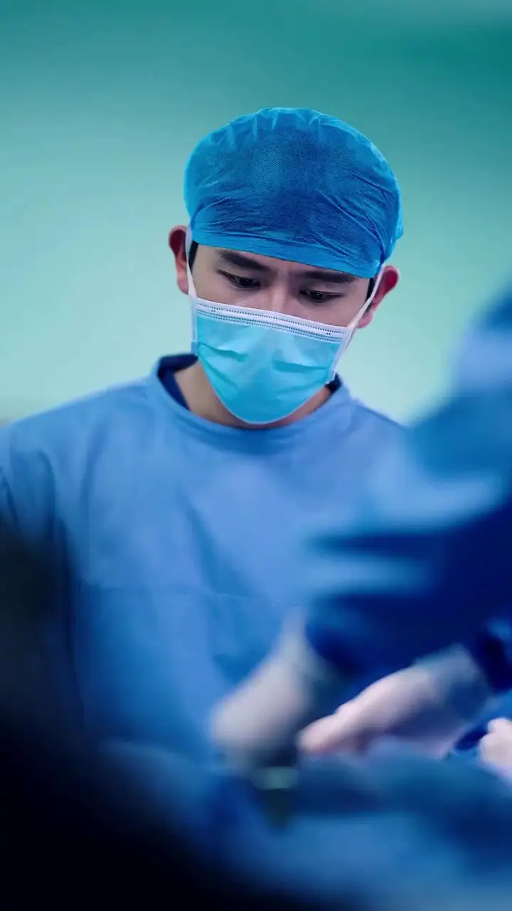 (Dubbed) Wow! He Is a Brilliant Surgeon Episode 9