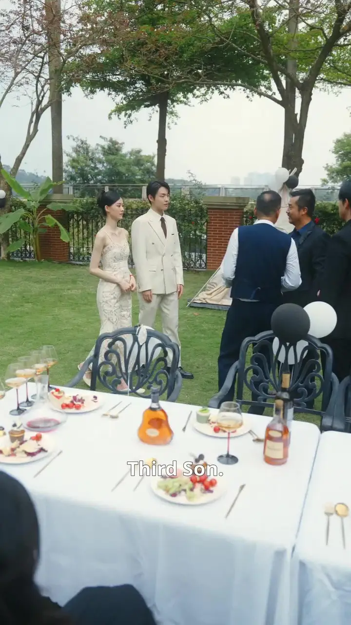 (Dubbed) Her Boss, His Rival, Their Baby Episode 32