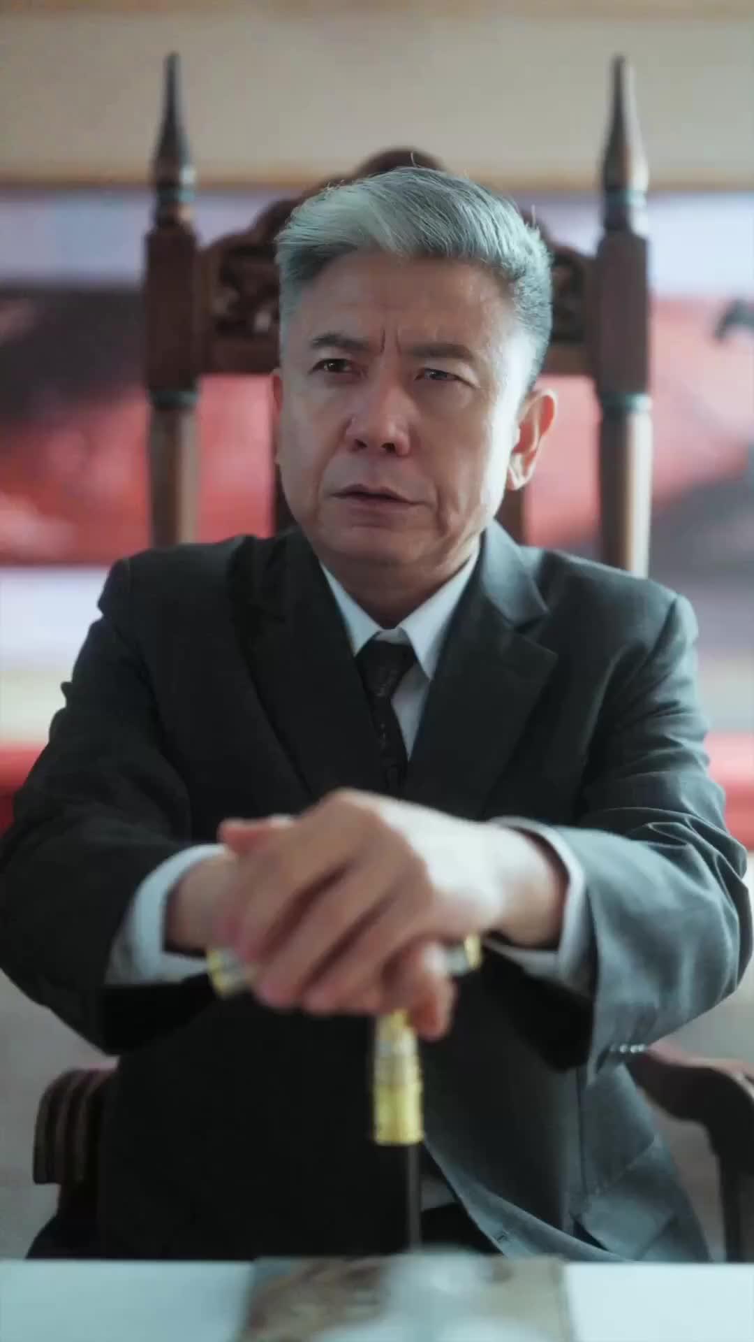 (Doblado) No soy héroe, soy tu asesino