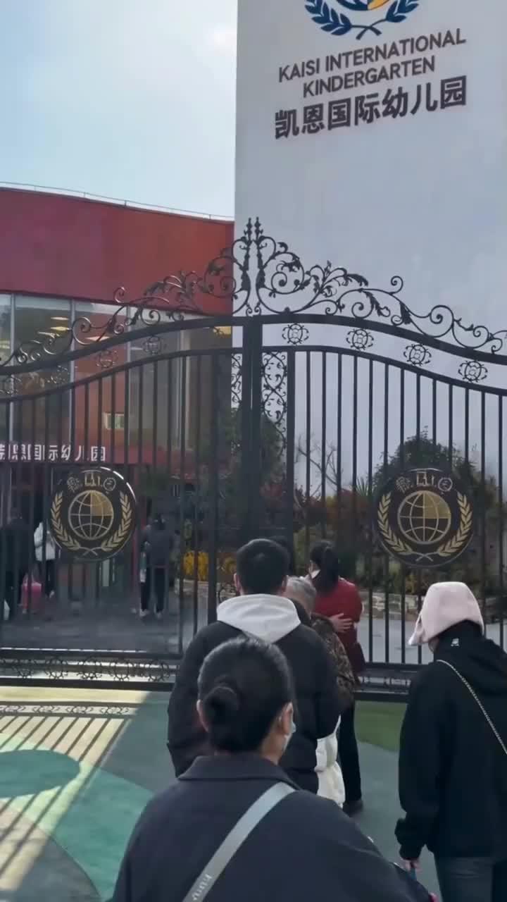 Deshizo el divorcio, recuperó su hogar