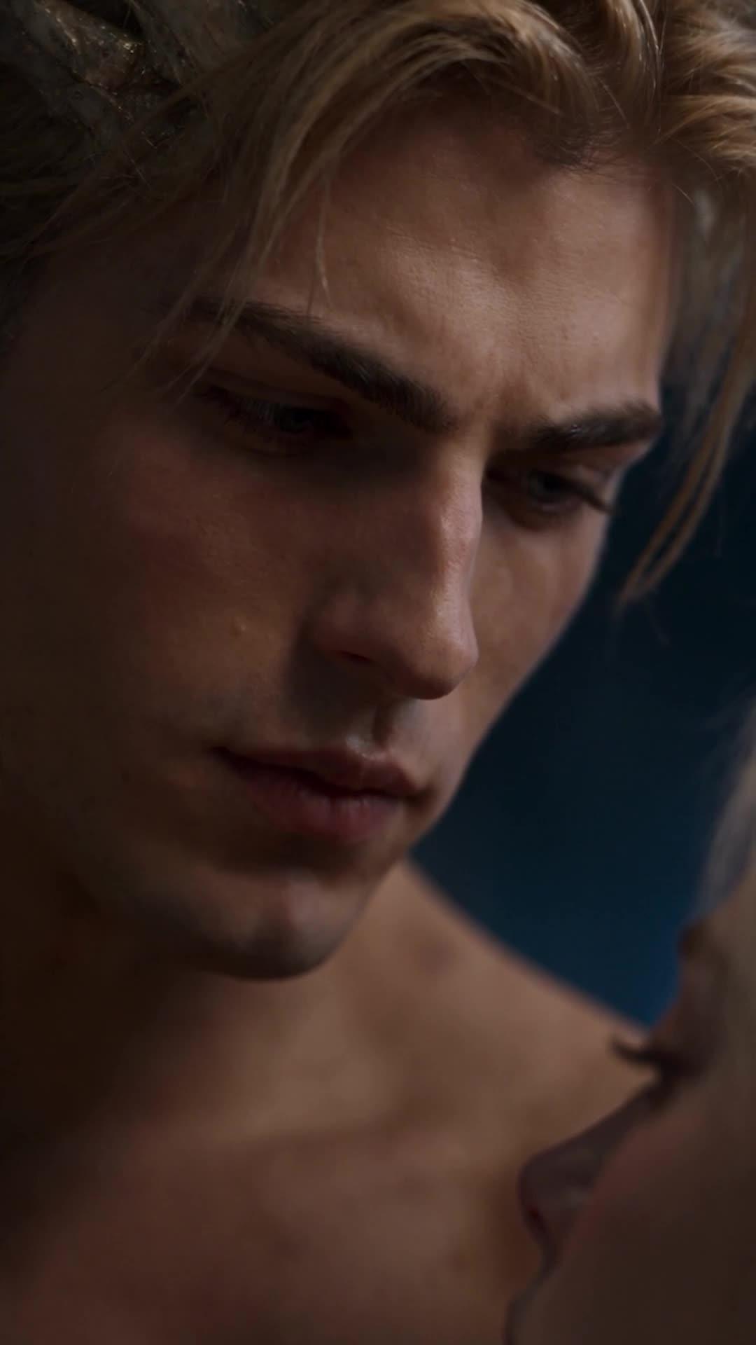 Fallen Saintess: Heir to the Dragon King