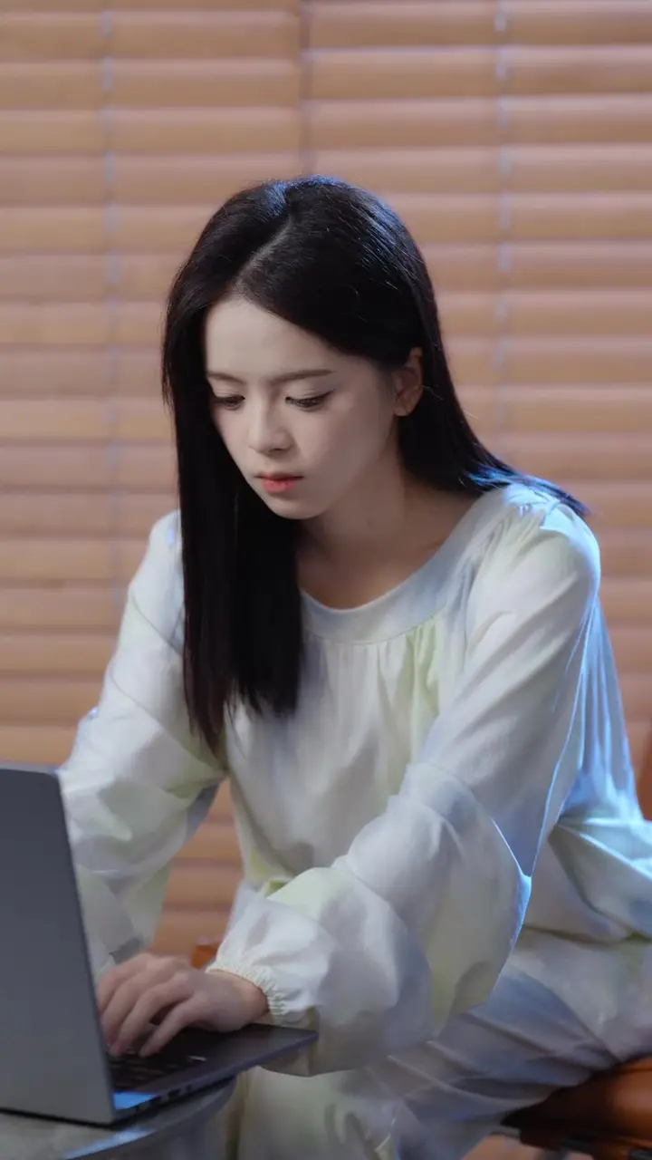 One Kiss Trapped a Cold Tycoon! Episode 32